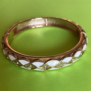 NWOT SEQUIN hinged bracelet, gt w/rhinestones in diamond shapes w/wh enamel $20